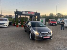 2011  TOYOTA Avensis