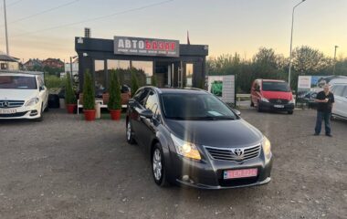 2011  TOYOTA Avensis