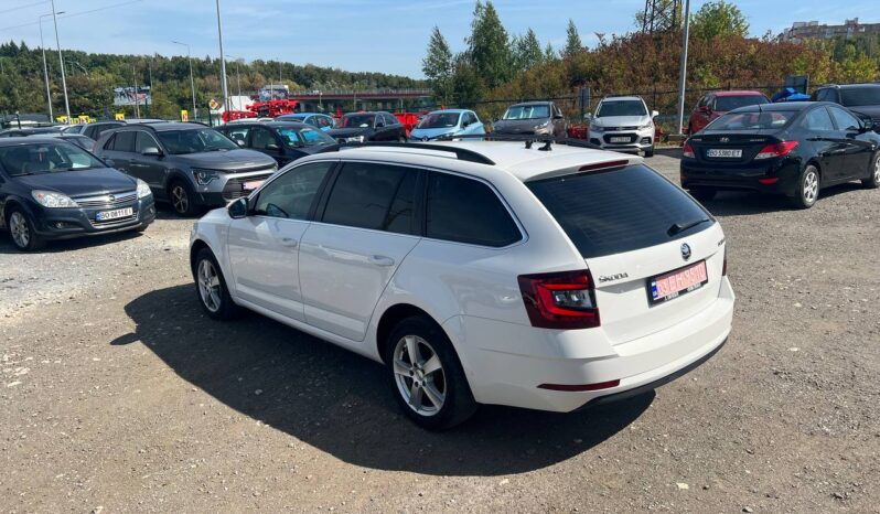 
								2020  SKODA Octavia Combi заповнено									