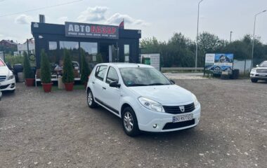 2010  RENAULT Logan
