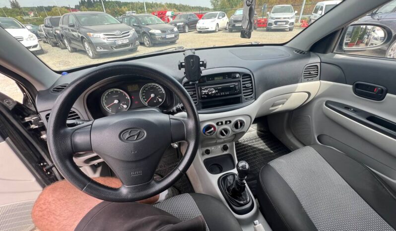
								2008  HYUNDAI Accent заповнено									