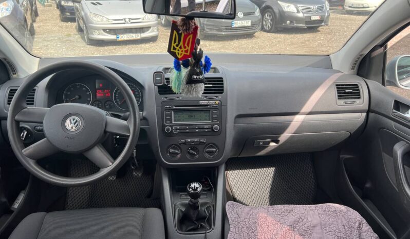 
								2005  VOLKSWAGEN Golf V Va заповнено									