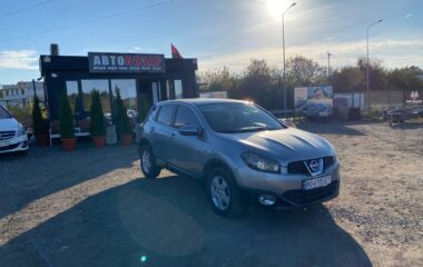 2013  NISSAN Qashqai