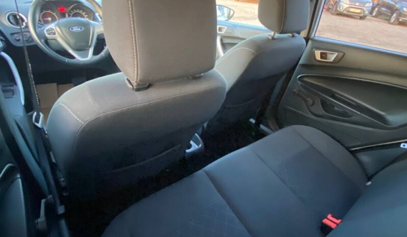 
								2012  FORD Fiesta 5 doors заповнено									