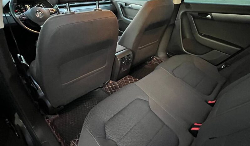
								2012  VOLKSWAGEN Passat заповнено									